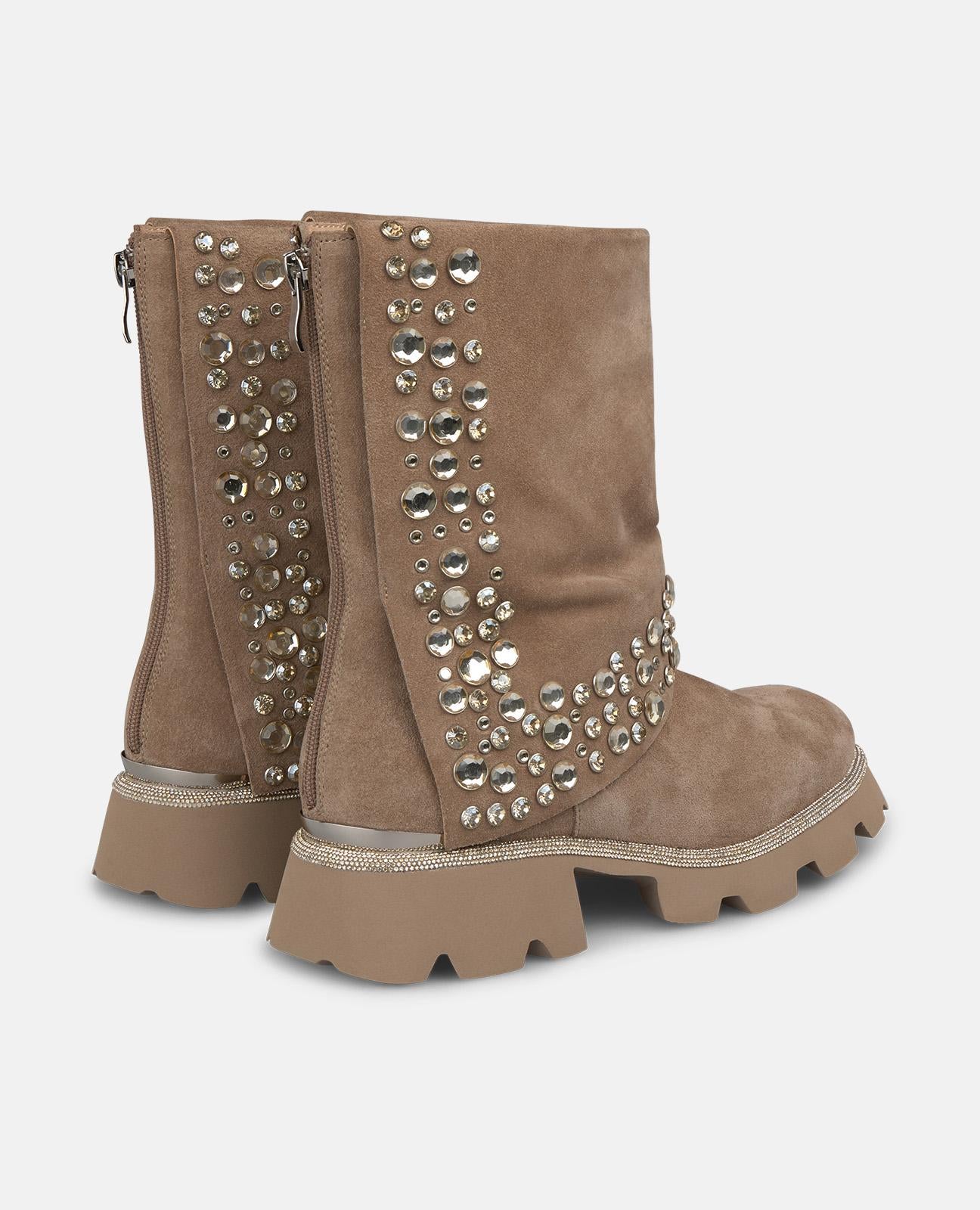 BOTÍN TACHAS SUELA TRACK - Image 3