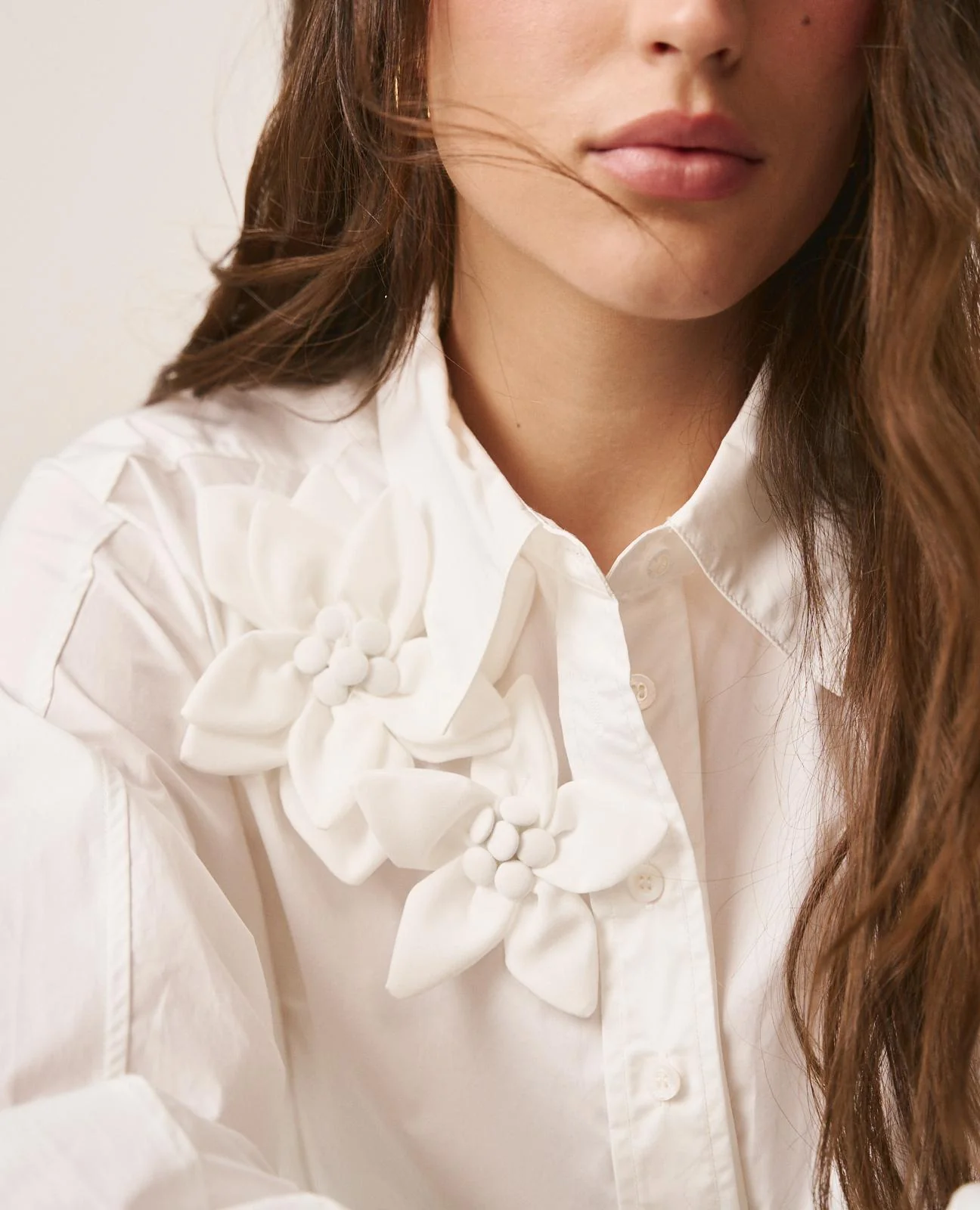 CAMISA HOMBRO FLOR - Image 4