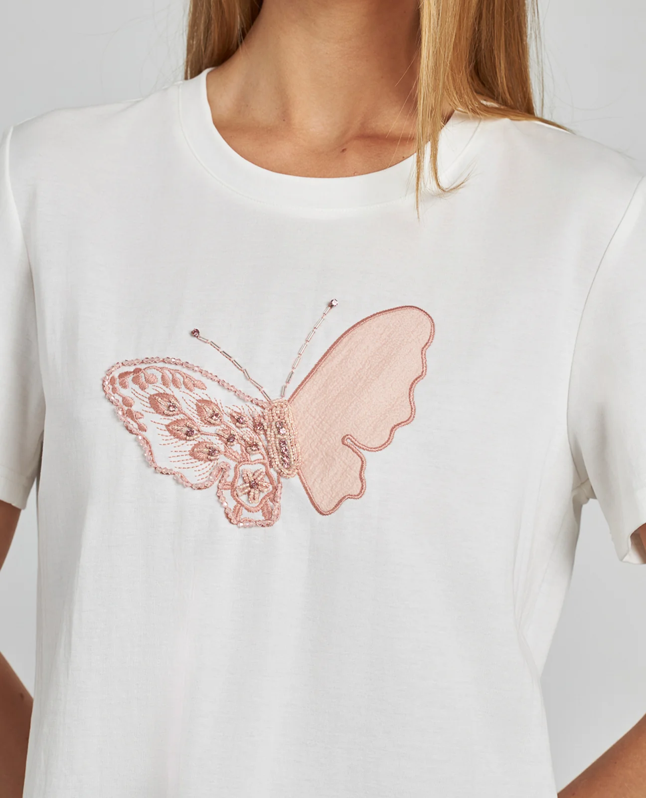 CAMISETA MARIPOSA BORDADA - Image 4