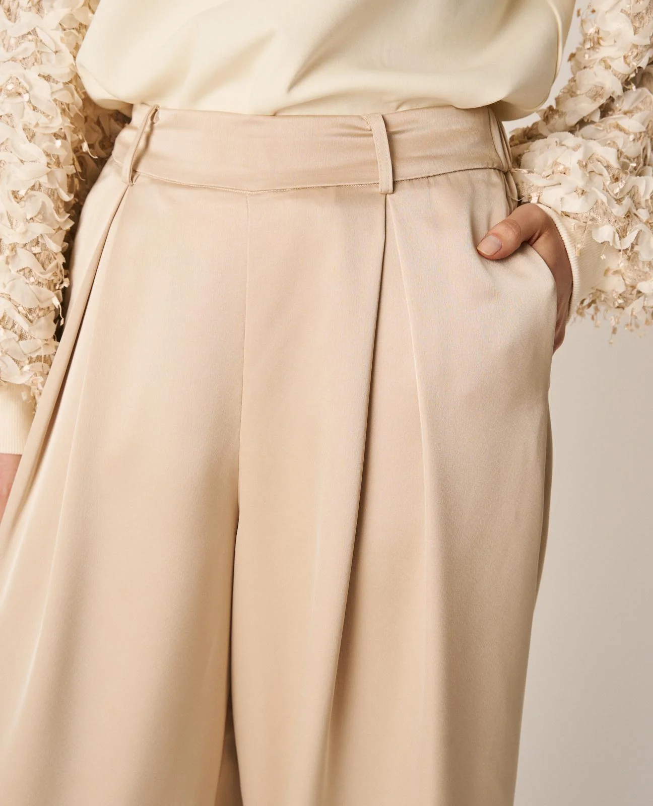 PANTALÓN PINZAS ELÁSTICO - Image 3