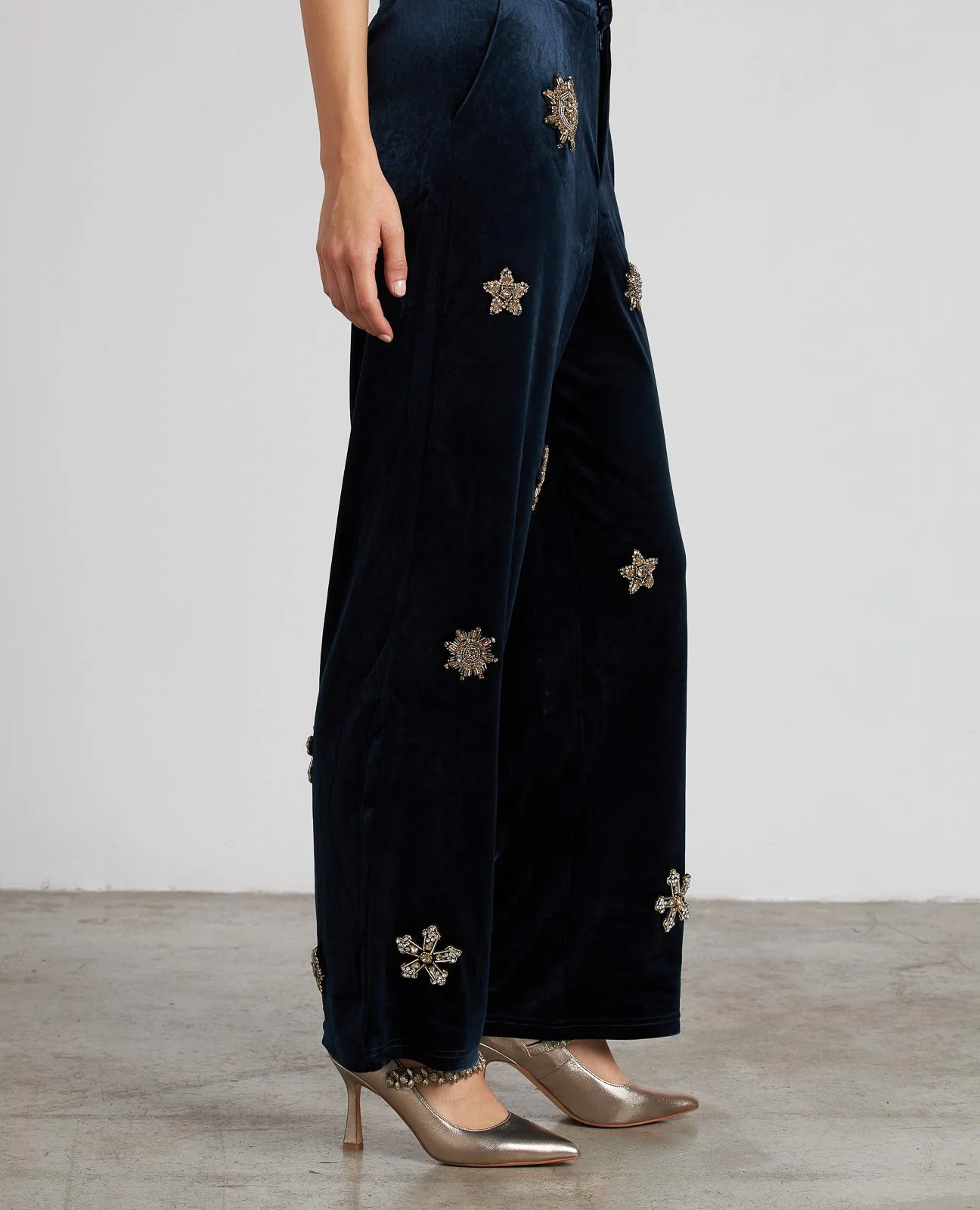 PANTALÓN RECTO TERCIOPELO ABALORIOS - Image 10