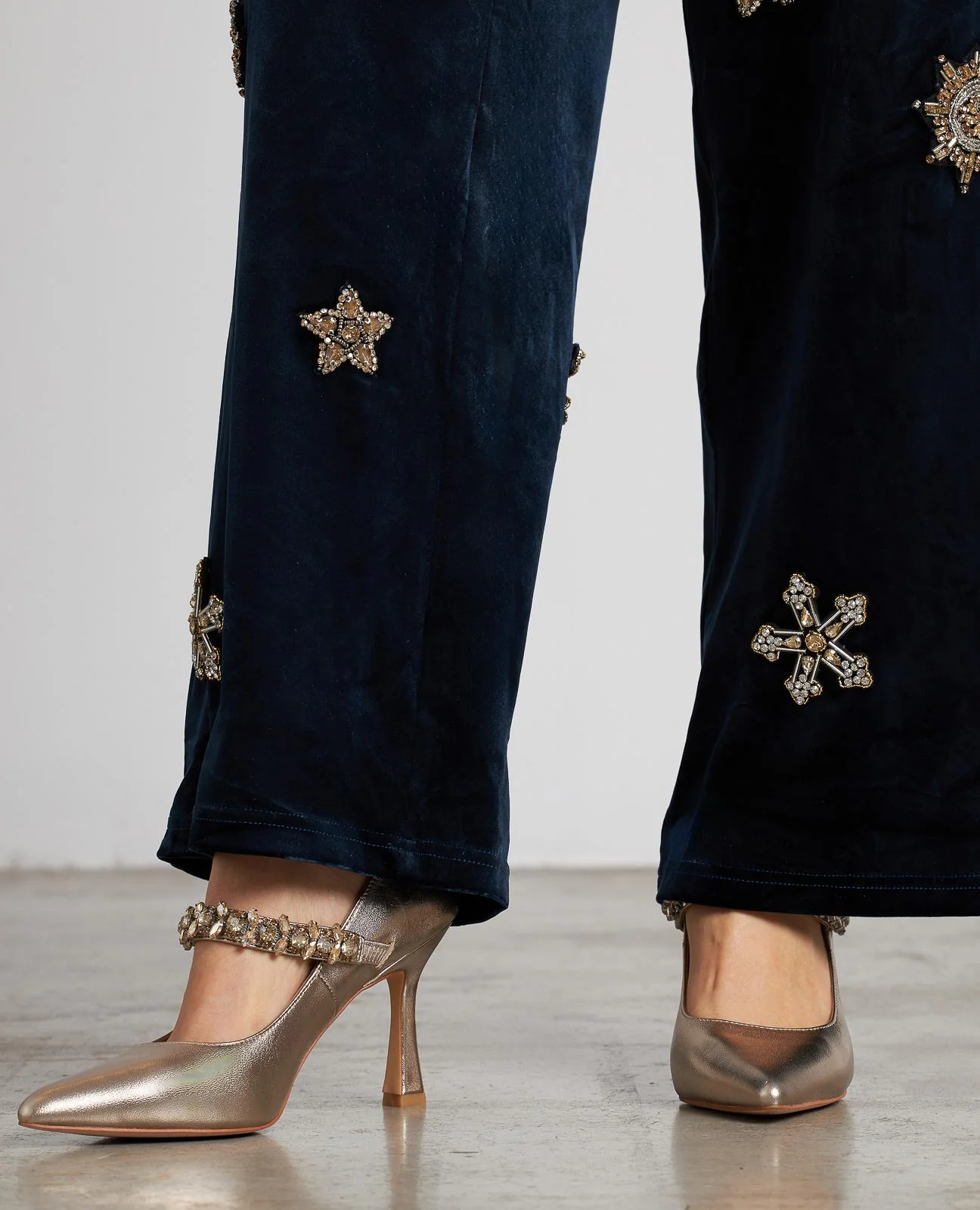 PANTALÓN RECTO TERCIOPELO ABALORIOS - Image 8