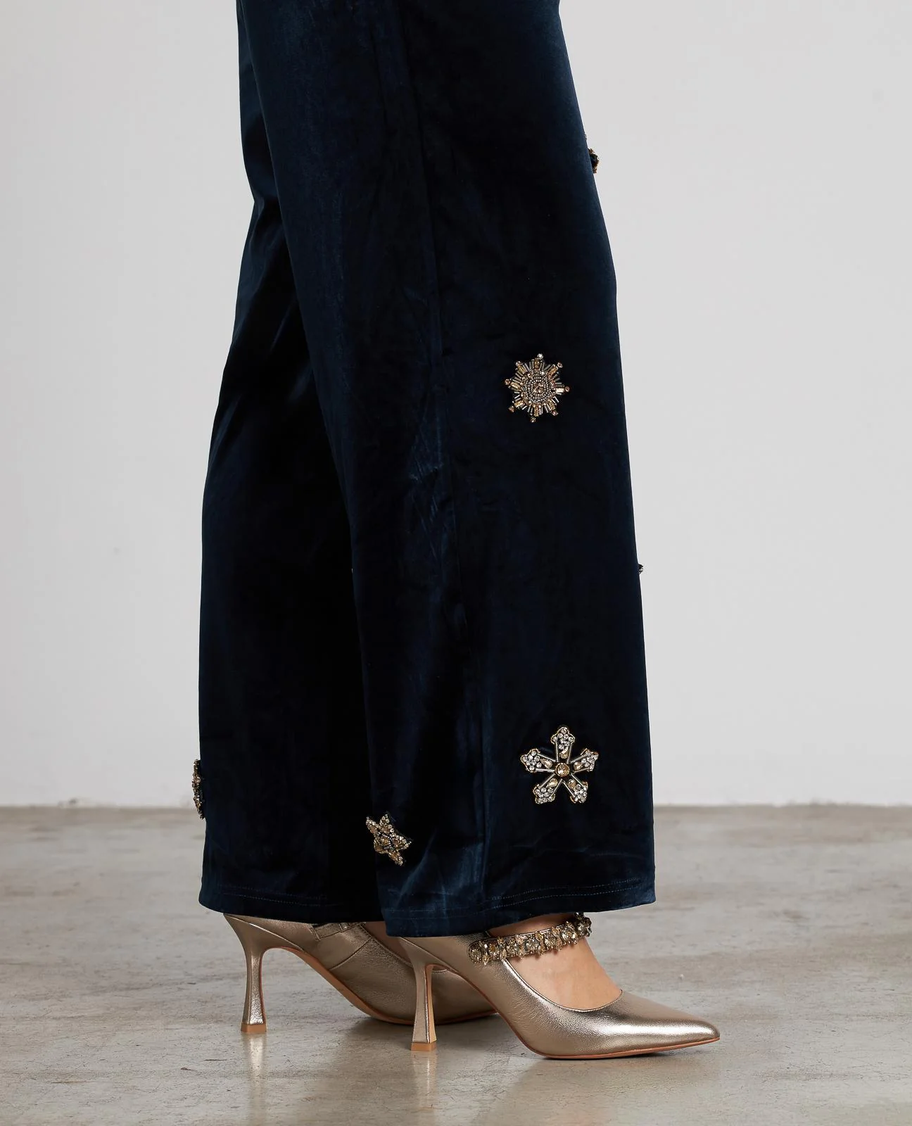 PANTALÓN RECTO TERCIOPELO ABALORIOS - Image 9